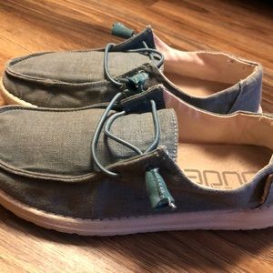 Hey Dude Women Size 8 jade green
